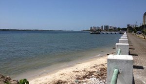 Suspeito de furtar loja pula no Rio Sergipe para fugir de policiais e é preso