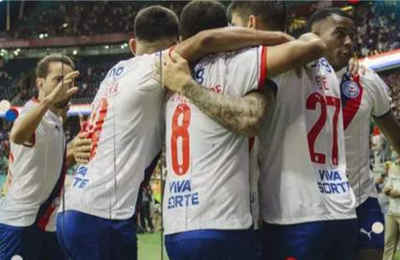 Everaldo faz dois, Bahia bate o Athetico e volta ao G-4 da Série A