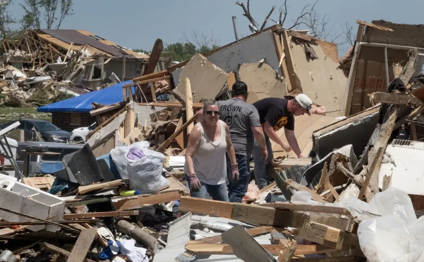 Número de mortos por tornados sobe para 21 nos EUA; vídeos mostram rastros de destruição