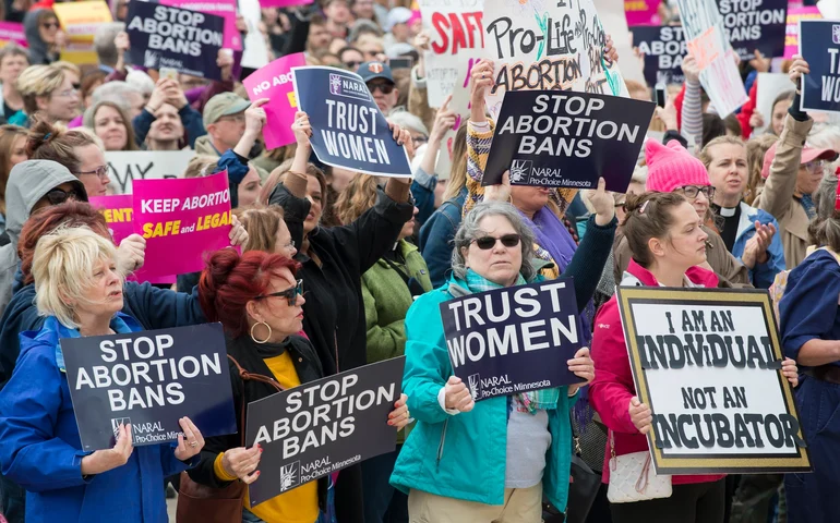 'Viajantes do aborto': 171 mil pessoas se deslocaram nos EUA para fazer procedimento em outro estado