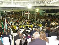 Igreja reunida no Castelo do Desfiladeiro em 2007