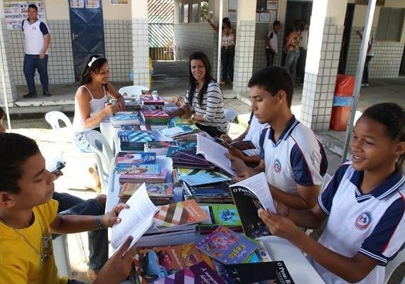 Tenda do Saber incentiva leitura entre alunos da rede estadual em Maribondo