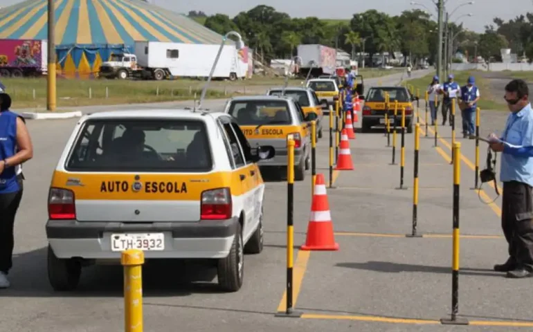 Se prova prática de direção do Detran-RJ não for realizada em 30 dias, taxa devera ser devolvida a alunos