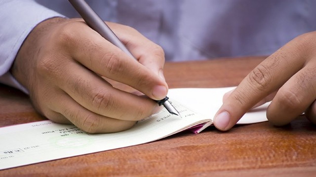 Juro do cheque é o maior desde 1995 e o do cartão sobe para 372% ao ano