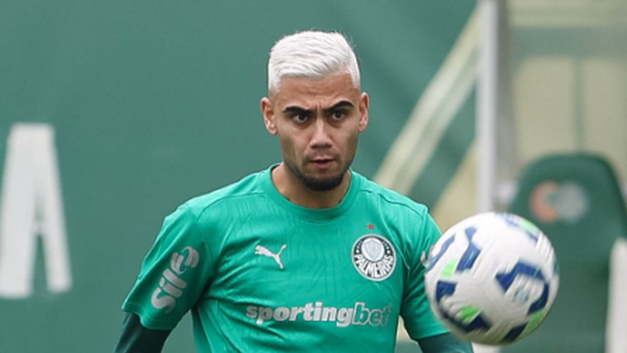Andreas Pereira reencontra Flamengo pelo Palmeiras após falha histórica e juras de amor não correspondidas