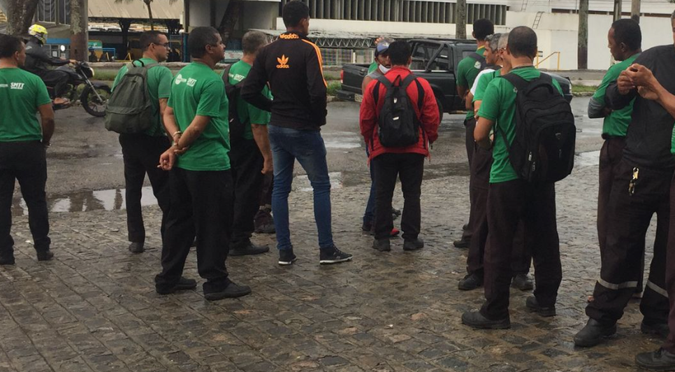 Rodoviários paralisam atividades no transporte coletivo da Grande Aracaju / Foto: Foto: Aline Aragão/TV Atalaia