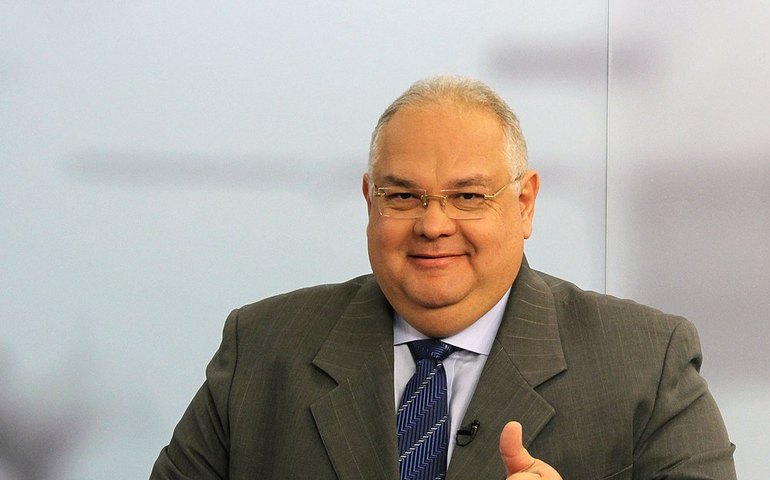 Omar demonstra equilíbrio durante debate na TV