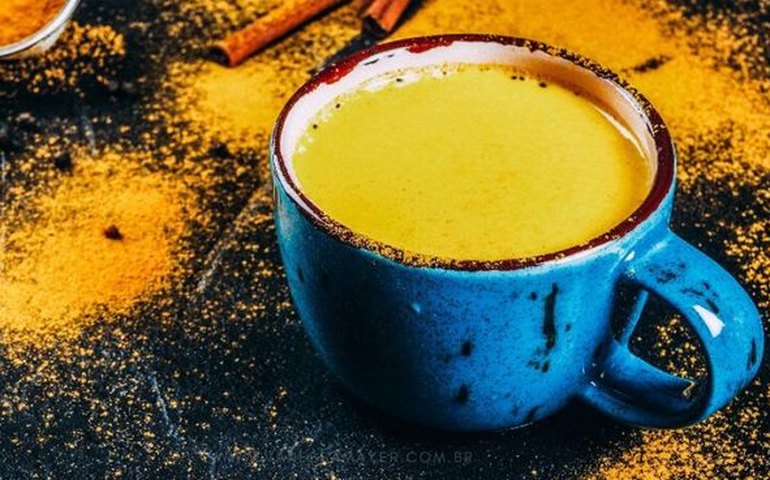 'Golden Milk': saiba o que é e como preparar bebida com múltiplos benefícios para o organismo
