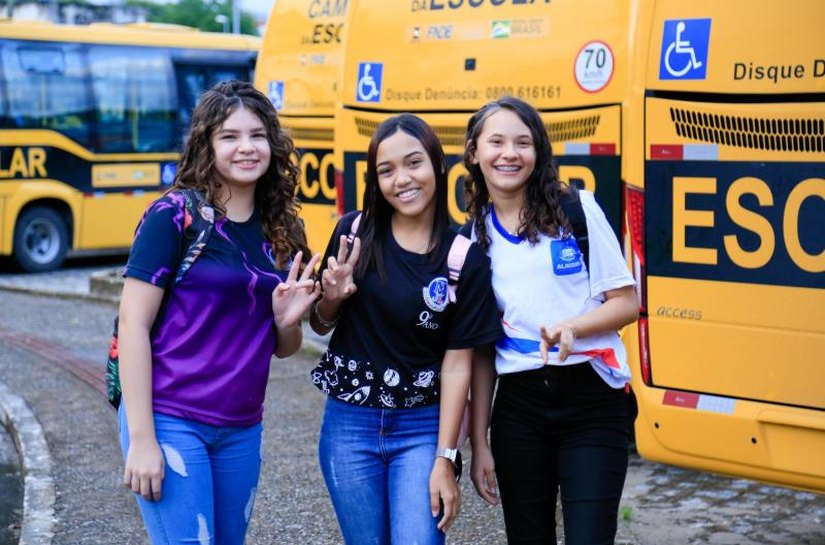 Rede estadual volta às aulas com fortalecimento do Cartão Escola 10 e novidades para os estudantes