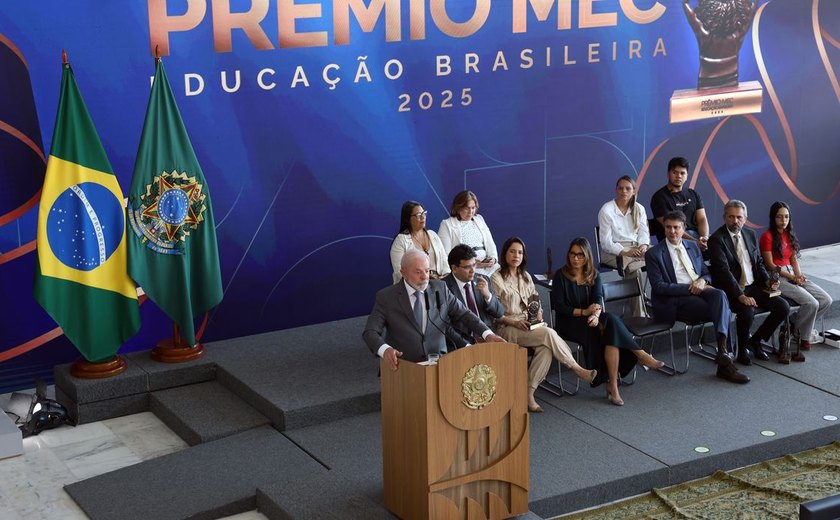 Evasão escolar é questão de Estado, diz Lula na entrega do Prêmio MEC