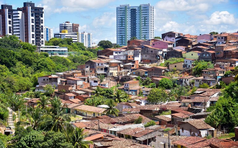 Governo de Alagoas executa primeira regularização fundiária da história de Maceió