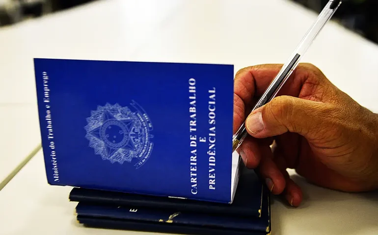 País tem 1,254 milhão de pessoas desempregadas há 2 anos ou mais, aponta IBGE