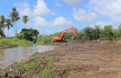 Equipes seguem realizando limpeza em rios de Marechal