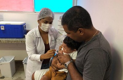 Crianças, idosos e trabalhadores de saúde se imunizam no Dia D da Vacinação