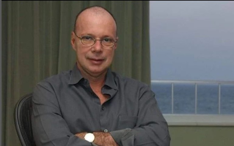 Viúvo de Gilberto Braga desabafa sobre o luto dois anos após a morte do novelista: 'Achava que com o tempo a dor e a saudade amainassem'