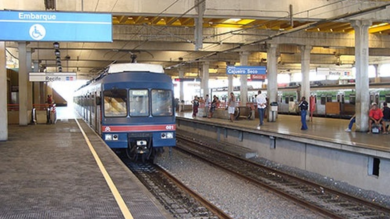 Metroviários do Recife rejeitam proposta e retomam greve