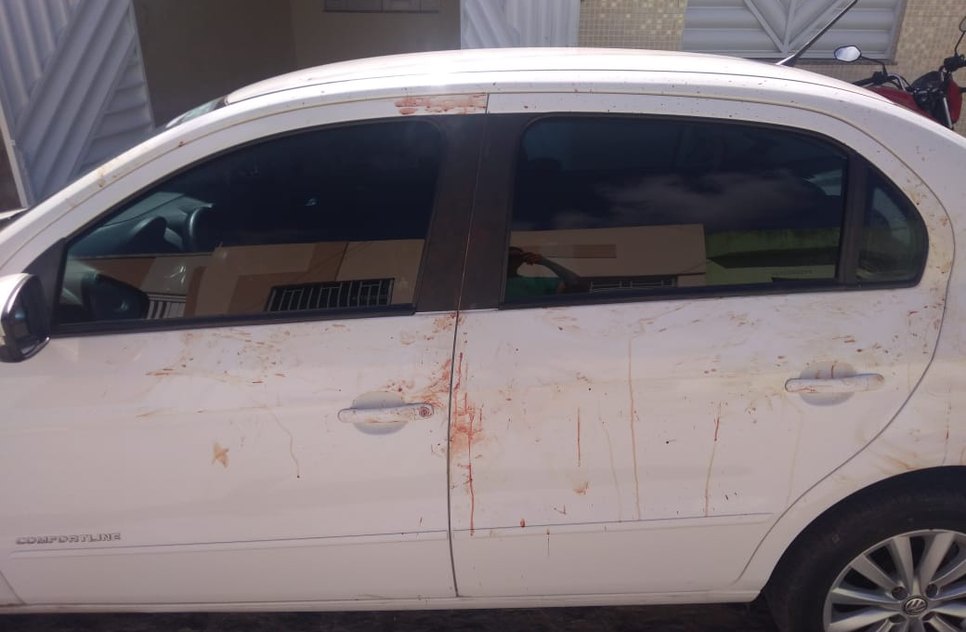 carro de taxista que sofreu tentativa de homicídio