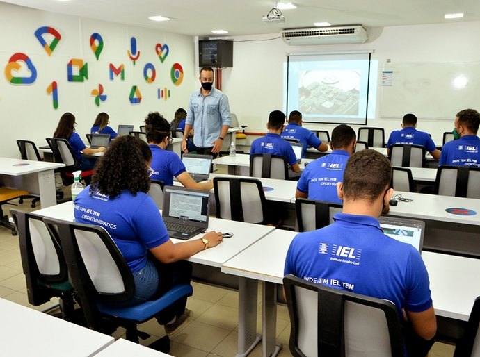 Deputado Galba Novaes participa de lançamento de programa e entrega de novos veículos em Taquarana