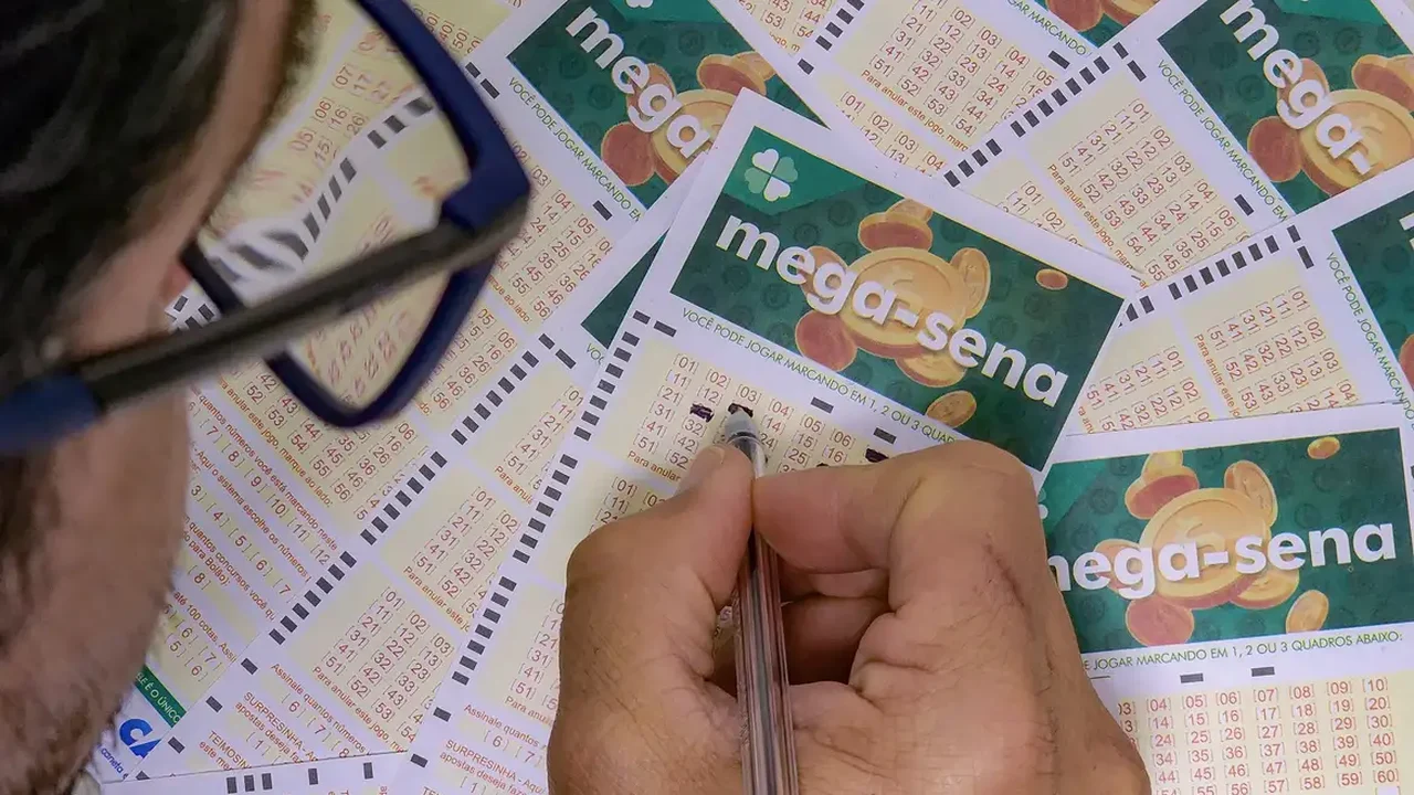 Mega-Sena acumula e prêmio principal vai para R$ 33 milhões