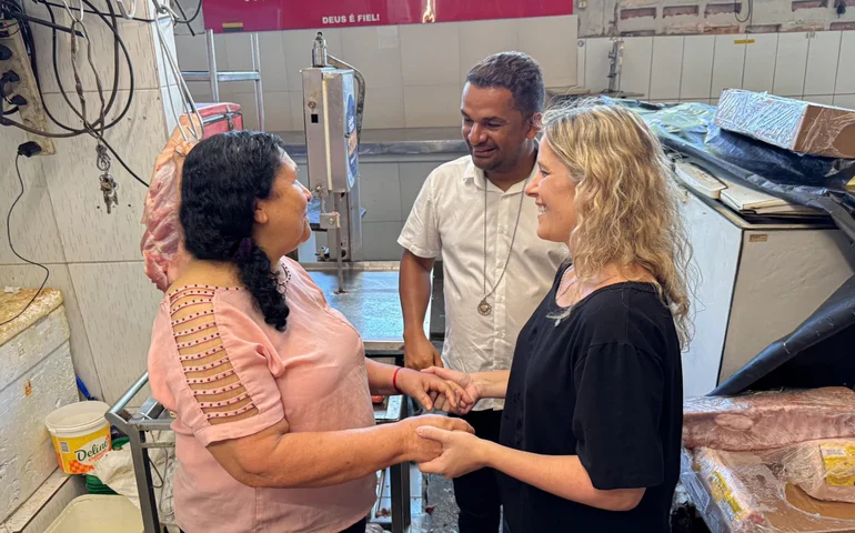 Vereadora eleita faz o caminho de volta para agradecer os votos das urnas