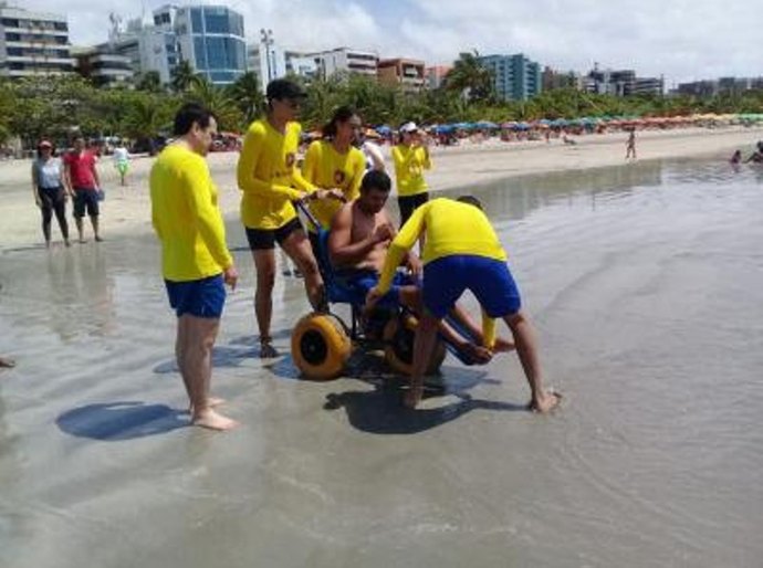 Praia Acessível retoma atividades neste sábado (21) com apoio da Uninassau