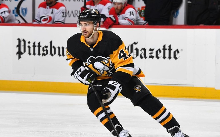 Briga intensa no gelo agita o Madison Square Garden durante partida de hóquei; veja vídeo