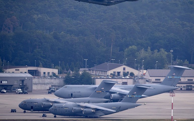 Mídia: França enviará caças nucleares à Alemanha para 'deter russos' se EUA retirarem tropas do país