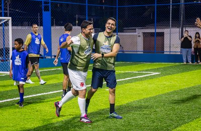 Entrosados, prefeito e vice-prefeito marcam gols em inauguração da Arena Henrique Enquelman