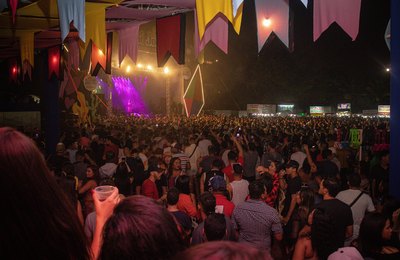 Abertura do “Alagoas: Arraiá da Gente” na capital atrai mais de 20 mil pessoas