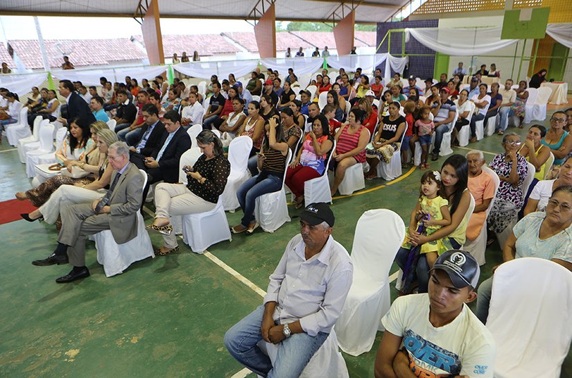 Moradores de Igaci e Limoeiro de Anadia têm imóveis regularizados