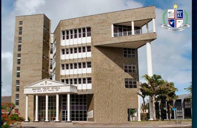 MP celebra TAC com prefeitura para contratação temporária de servidores na área da Educação