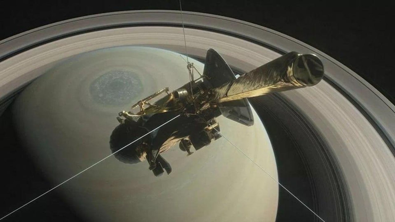 Ondas de plasma revelam interação inédita entre Saturno e a lua Encélado