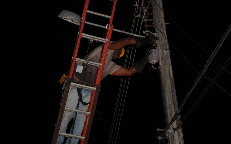 Prefeitura de Arapiraca reforça iluminação em 15 bairros