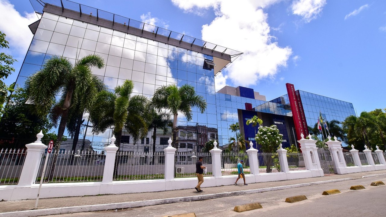 Governo de Alagoas confirma pagamento dos servidores para 27 de outubro