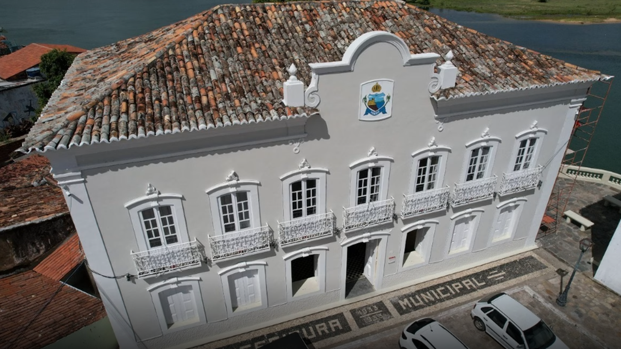 Prefeitura de Penedo paga salário de setembro e 13º dos aniversariantes na terça-feira, 30