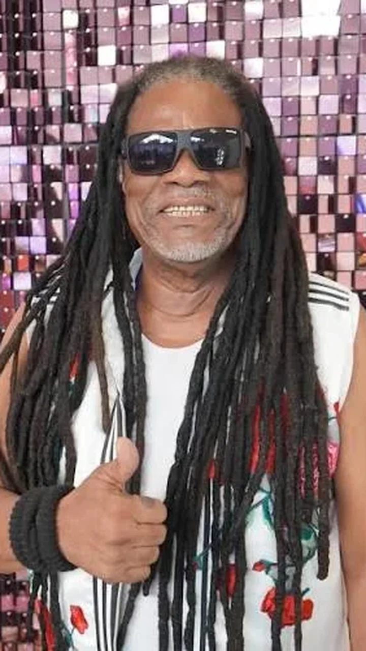 Famosos prestam solidariedade a Lazinho, cantor do Olodum, após morte do filho em acidente de moto