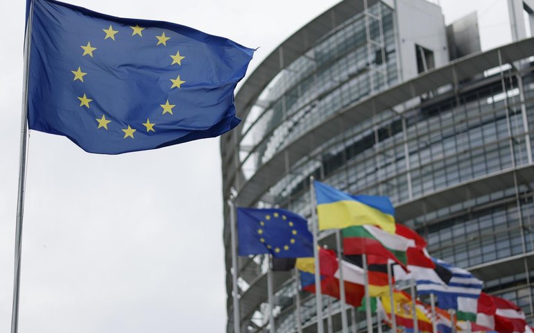 União Europeia é deixada de fora de negociações-chave sobre paz na Ucrânia, aponta agência