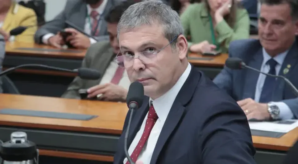 Projeto de lei prevê redução na carga horária da jornada de trabalho de milhares de brasileiros. Foto: Reprodução/Internet.