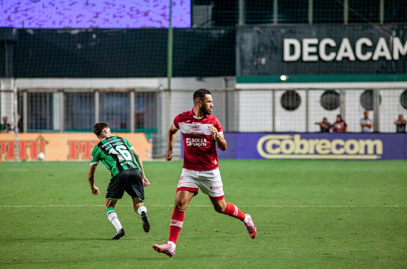 De virada, CRB bate América-MG por 2 a 1 e garante primeira vitória na Série B 2026
