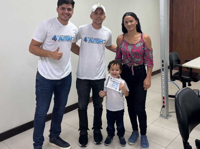 Pessoas autistas são atendidas pelo DMTT para triagem do Cartão Vamu Especial