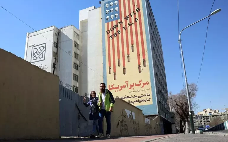 'EUA e Irã fizeram progressos significativos', afirma Omã