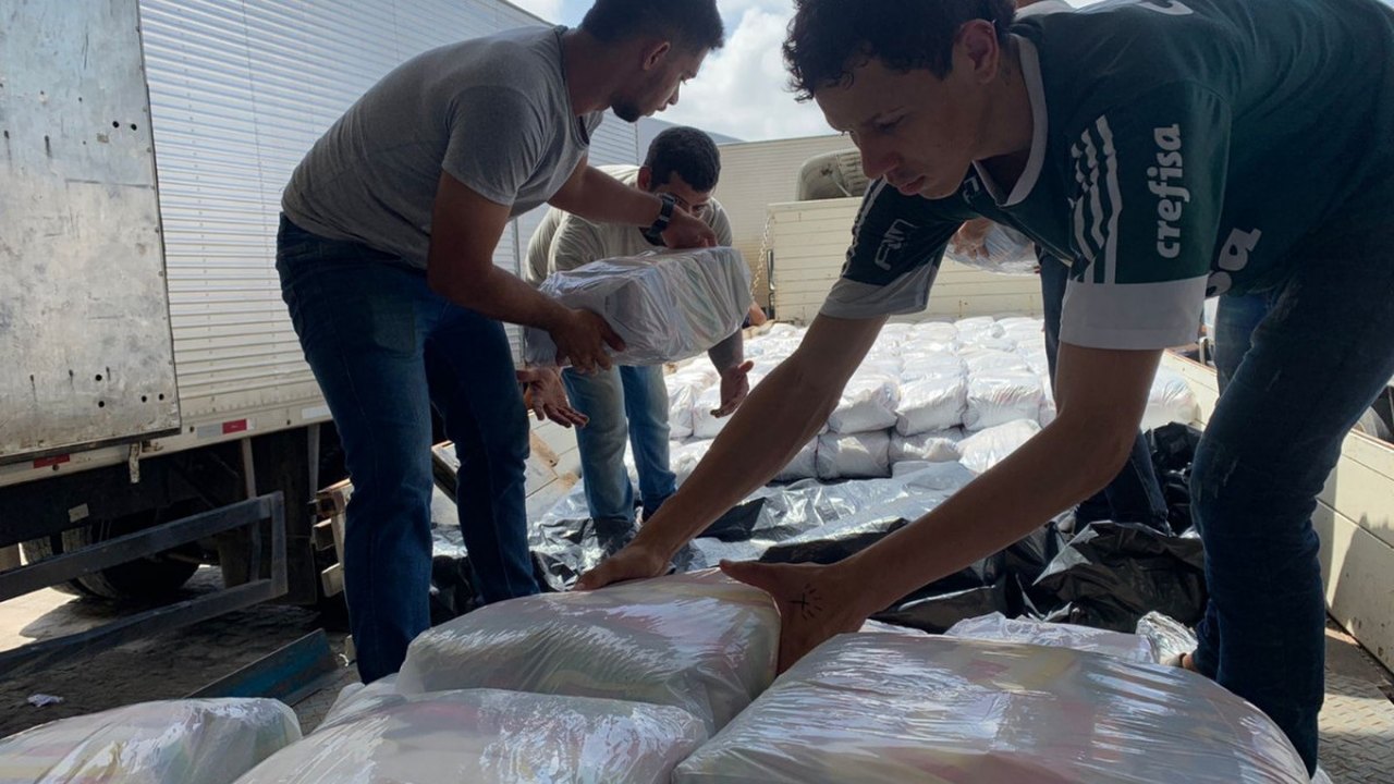 Cestas básicas continuam a ser entregues aos municípios afetados pelas fortes chuvas