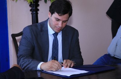 Agora é Lei: Reforma Administrativa vai economizar mais de R$ 7 milhões em cargos em Marechal Deodoro