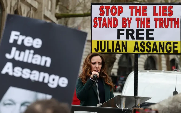 Julian Assange enfrenta última batalha legal para impedir extradição