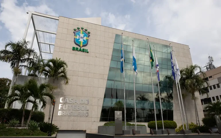 CBF adia clássico Fla-Flu para domingo após pedido do Flamengo