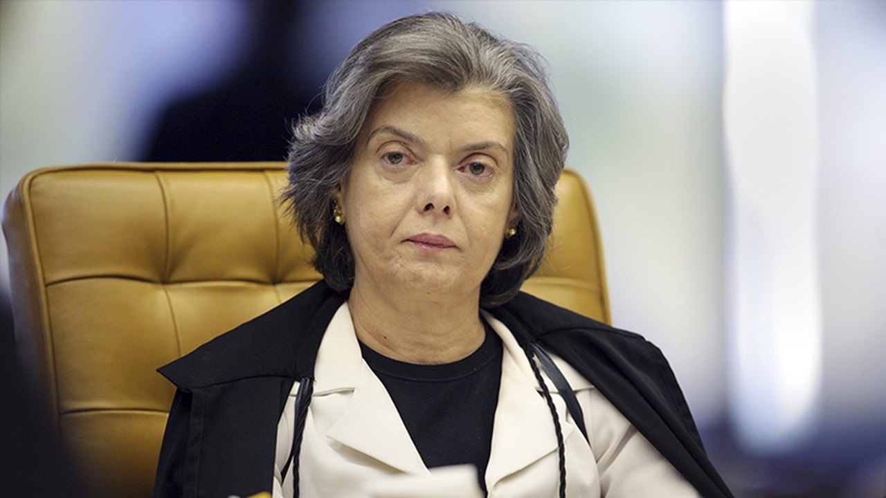 Alvo de ataques misóginos, Cármen diz que continuará julgando ‘serenamente’