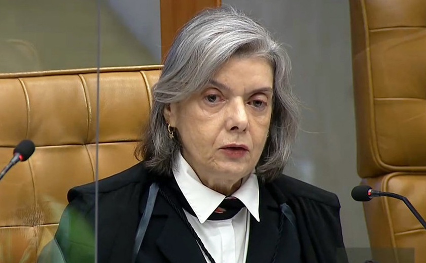 Cármen Lúcia repreende advogado por 'confusão' sobre voto impresso e voto auditável