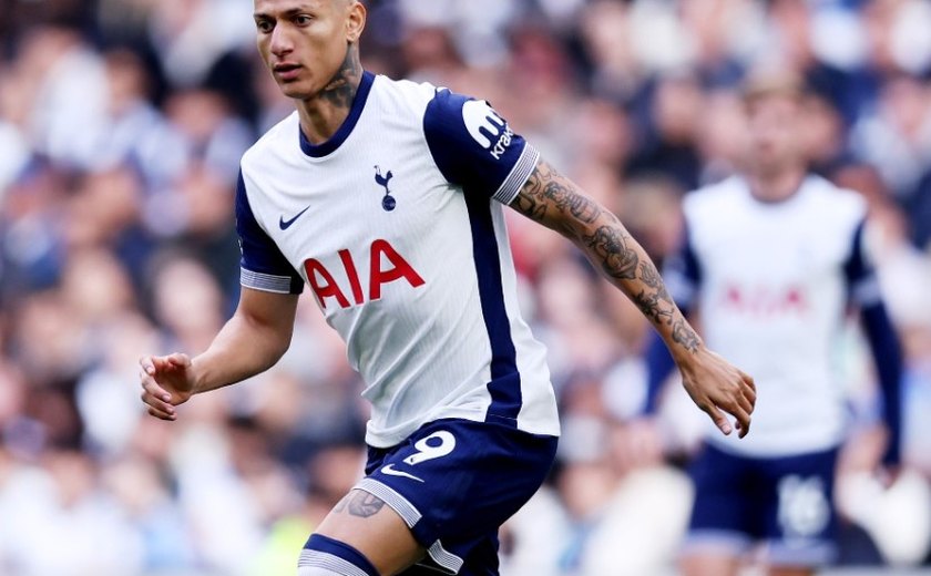 Tottenham se recupera no Inglês ao golear West Ham, e Richarlison volta após quase 2 meses