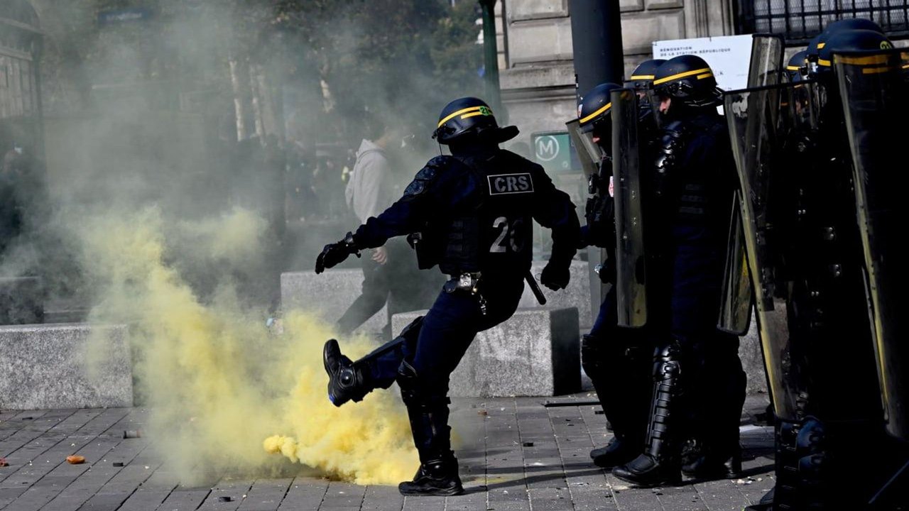 França mobilizará 70 mil policiais para protestos de 24 de outubro