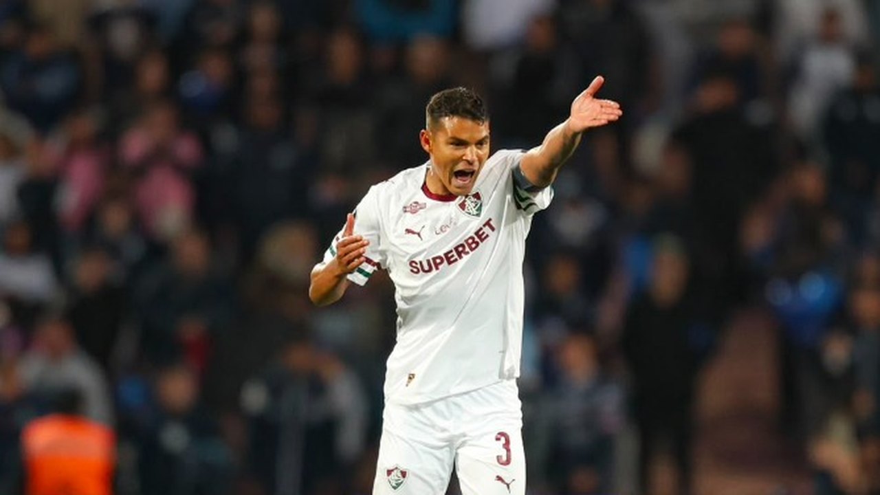 Fluminense supera expulsão e polêmica, avança nos pênaltis
